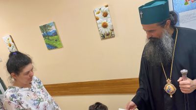 Негово Светейшество Българският патриарх Даниил посети малките пациенти в "Пирогов" на 1-ви юни