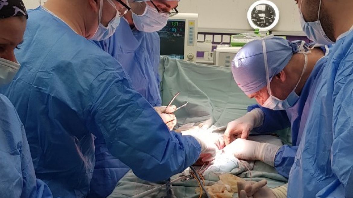 Лекари от "Пирогов" спасиха дете с много рядка аномалия
