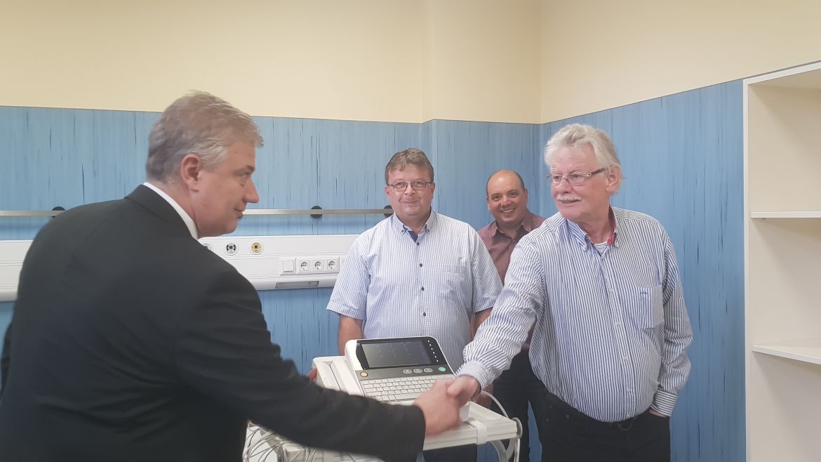Фирма Дъчмед дари на „УМБАЛСМ Н. И. Пирогов“ ЕАД дигитален модерен електрокардиограф