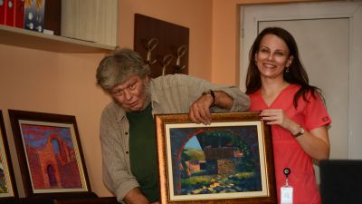 Сдружение "Синя зона" дари картини на пироговската неврология