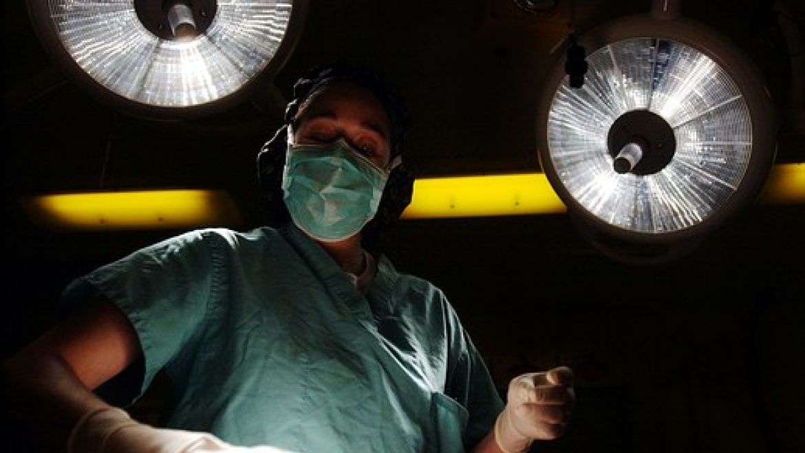 Лекарите в "Пирогов" екстубираха 67 г. мъж с COVID-19 след 38 дни на апаратна вентилация