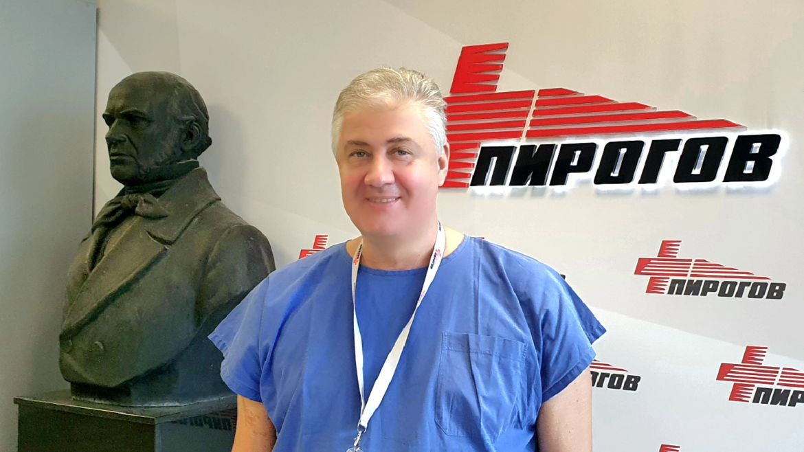 Ортопед-травматологът проф. Асен Балтов отново ще преглежда и оперира в "Пирогов"