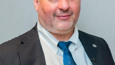 Едни от най-добрите неврохирурзи от цяла Америка и Европа учат младите неврохирурзи от няколко континента как да оперират