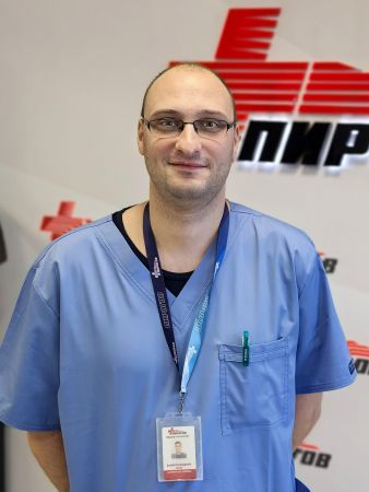 Д-р Мартин Е. Младенов