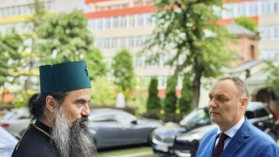 Негово Светейшество Българският патриарх Даниил посети малките пациенти в "Пирогов" на 1-ви юни