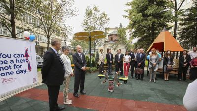 “Пирогов” е с нова детска площадка в двора на болницата в рамките на инициативата на Фондация “Америка за България” “Малките герои”