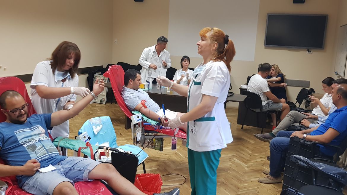 30 човека дариха кръв за докторката, която е в Централна реанимация на "Пирогов" след падане от 7 етаж