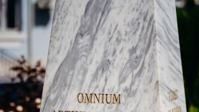 "Пирогов" с паметник на служителите, отдали  живота си на другите преди, повреме и след COVID-19