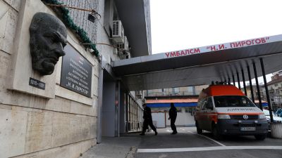 Жизнените показатели и на двете пациентки, които бяха транспортирани с правителствения самолет "Стартан" от болницата в Ямбол до "Пирогов", са стабилни