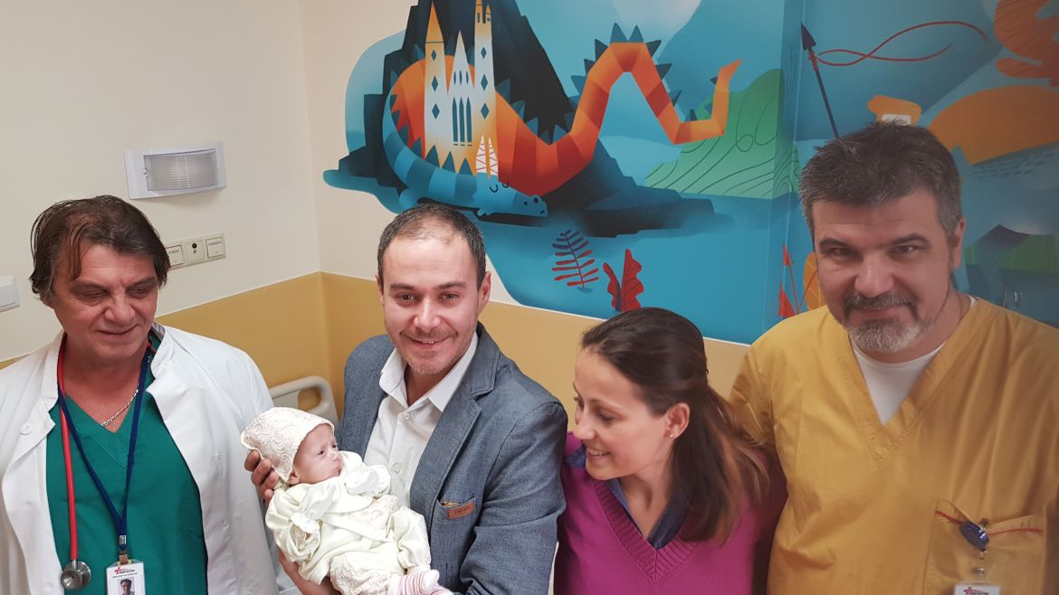 2 бебета ще посрещнат първата си Коледа благодарение на екипа на д-р Цветко Георгиев