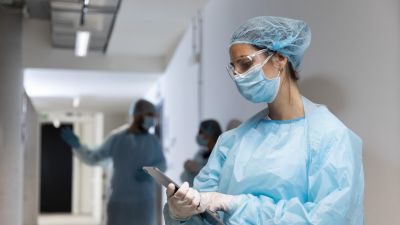 Медицинска сестра в хирургичен операционен блок