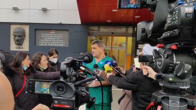 Доц. Христо Шивачев с информация за състоянието на настанените лица в УМБАЛСМ „Н. И. Пирогов“ от инцидента на автомагистрала „Струма“