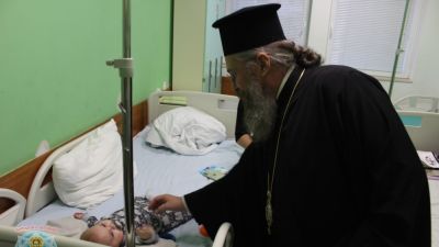 Рождественски благослов за малките пациенти на УМБАЛСМ „Пирогов“