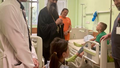 Негово Светейшество Българският патриарх Даниил посети малките пациенти в "Пирогов" на 1-ви юни